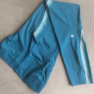 💋😍 Lululemon Leggings with 3 pockets, 23 inches